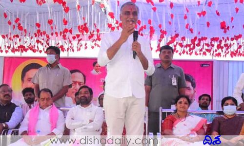 తెలంగాణ గుండె కాయను కేంద్రం అమ్మాలని చూస్తోంది: హరీష్ రావు