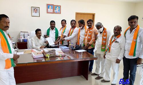 వరి కొనుగోలు కేంద్రాలపై స్పష్టత ఇవ్వాలి.. బీజేపీ కిసాన్ మోర్చ డిమాండ్