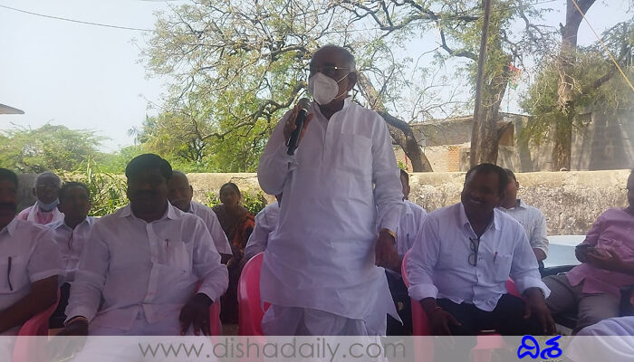 గ్రామాల అభివృద్ధే టీఆర్ఎస్ ముఖ్య ధ్యేయం: పేరాల గోపాల్రావు గ్రామాల అభివృద్ధే టీఆర్ఎస్ ముఖ్య ధ్యేయం: పేరాల గోపాల్రావు