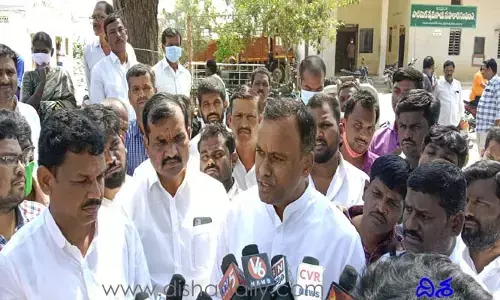 ప్రజాస్వామ్యాన్ని ఖూనీ చేస్తున్న మంత్రి జగదీష్ రెడ్డి: కోమటిరెడ్డి రాజగోపాల్ రెడ్డి