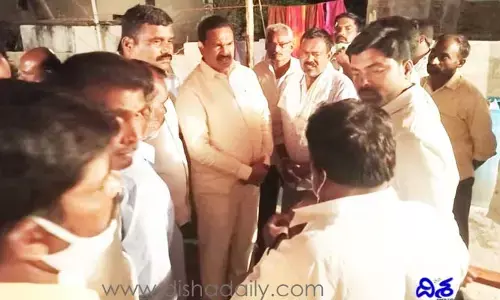 నర్సారెడ్డి కుటుంబాన్ని పరామర్శించిన ప్రభుత్వ విప్