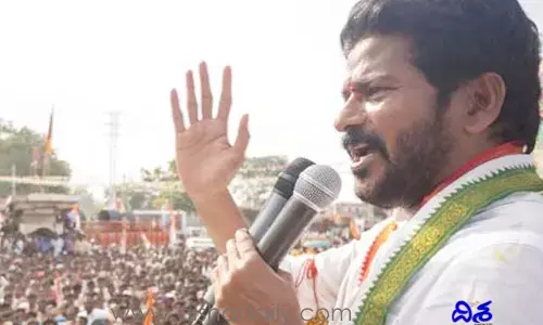 కాంగ్రెస్‌లో సీనియర్ల లొల్లి..  రేవంత్ పర్యటనకు దూరం