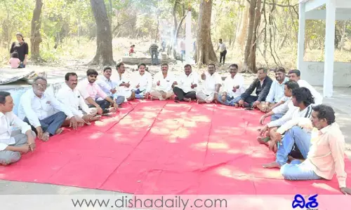 ఒక్కటైన మాజీలు.. గులాబీలో గుబులు