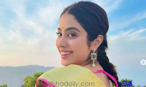 పట్టు చీర కట్టిన పుత్తడి బొమ్మా.. జాన్వీ బర్త్ డే ట్రీట్ అదిరింది