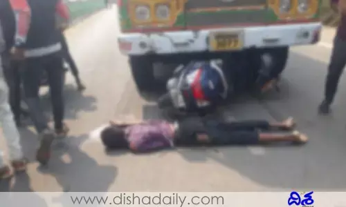 ఘోర రోడ్డు ప్రమాదం.. విద్యార్థి మృతి