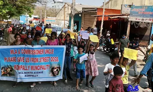 కేటీఆర్ అంకుల్ వాటి నుంచి మాకు రక్షణ ఇవ్వండి.. వినూత్నంగా చిన్నారుల ర్యాలీ!