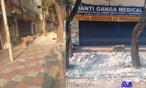 పార్కింగ్ కోసం ఫుట్ పాత్ తొలగింపు ..పట్టించుకోని జీహెచ్ఎంసీ