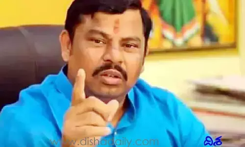 శరీరంలో కేజీ కండ లేకున్నా.. కేసీఆర్ సింహం అనుకుంటున్నడు