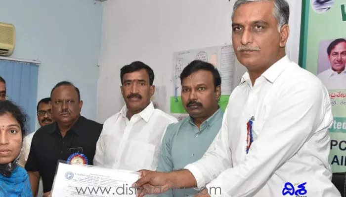గ్లూకోమ వ్యాధి పట్ల జాగ్రత్తగా ఉండాలి: మంత్రి హరీష్ గ్లూకోమ వ్యాధి పట్ల జాగ్రత్తగా ఉండాలి: మంత్రి హరీష్