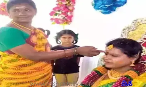 ట్రాన్స్ గర్ల్‌కు శారీ ఫంక్షన్.. బిడ్డపై ప్రేమను చాటుకున్న తల్లిదండ్రులు