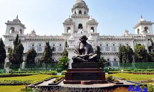 తెలంగాణ అసెంబ్లీ నుంచి కాంగ్రెస్ వాకౌట్
