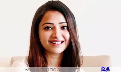 మా పేరెంట్స్ ఆ క్యారెక్టర్లే చేయాలంటున్నారు.. యంగ్ బ్యూటీ