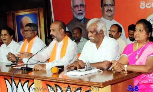 కేసీఆర్.. బీజేపీది ట్రైలర్ మాత్రమే.. మేమేంటో చూపిస్తే గుండె ఆగుతుంది