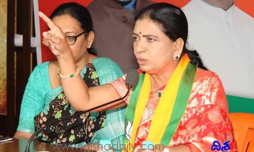 టీఆర్ఎస్ ప్రభుత్వానికి సిగ్గు మాలిన పని : డీకే అరుణ