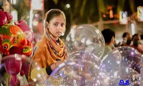 బెలూన్స్ అమ్ముకునే అమ్మాయి రాత్రికి రాత్రే సూప‌ర్ ఫేమ‌స్‌... ఎలా?!