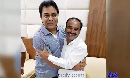 ఈటల దగ్గరకు వెళ్లిన కేటీఆర్.. ఆసక్తికరంగా మారిన సీన్