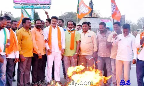 ఈటల అంటే కేసీఆర్‌కు భయం.. అందుకే సస్పెన్షన్