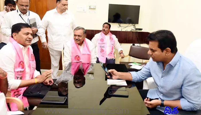 మరిన్ని నిధులు మంజూరు చేయండి.. కేటీఆర్ను కోరిన సైదిరెడ్డి మరిన్ని నిధులు మంజూరు చేయండి.. కేటీఆర్ను కోరిన సైదిరెడ్డి
