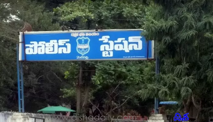 పోలీసుల నిర్లక్ష్యానికి నిండు ప్రాణం బలి.. స్టేషన్ ఎదుట మైనారిటీల ధర్నా పోలీసుల నిర్లక్ష్యానికి నిండు ప్రాణం బలి.. స్టేషన్ ఎదుట మైనారిటీల ధర్నా