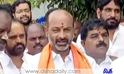 ఫామ్ హౌస్‌లో కేసీఆర్ మంత్రాలు చేస్తున్నాడు.. బండి సంజయ్ సంచలన ఆరోపణ
