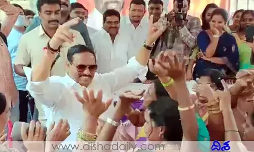 అదరగొట్టిన టీఆర్ఎస్ ఎమ్మెల్యే.. డీజే టిల్లు సాంగ్‌కు మాస్ స్టెప్పులు (వీడియో)
