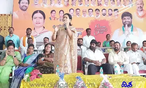 కేసీఆర్ మహిళలను కేవలం వాటి కోసమే ఉపయోగించుకుంటున్నారు: డీకే అరుణ