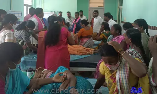 మహిళా బంధు కార్యక్రమానికి వెళ్తుంటే..