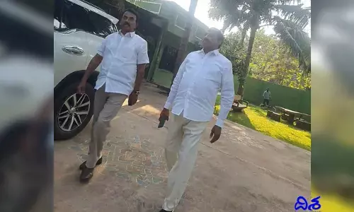 ఆ మాజీ మంత్రి భేటీల వెనుక రహ్యసం.. ఏమిటి?