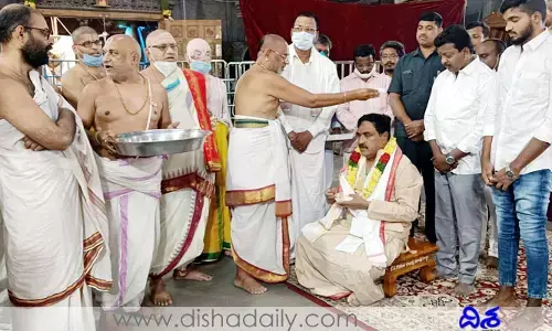 యాదాద్రిలో ఎర్రబెల్లి ప్రత్యేక పూజలు.. బడ్జెట్‌పై కీలక వ్యాఖ్యలు