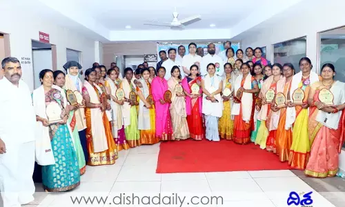 ఆడబిడ్డలను కేసీఆర్ తండ్రి లాగా చూసుకుంటున్నారు
