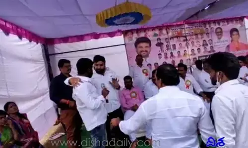 మహిళా దినోత్సవ వేడుకల్లో రచ్చ రచ్చ.. ఆ ఎమ్మెల్యే పేరు కోసమే లొల్లి..!