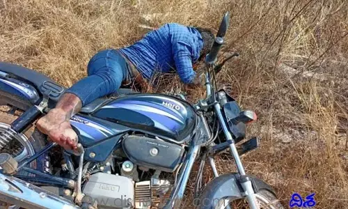 వెంచర్‌లో ఇంజనీరింగ్ స్టూడెంట్ డెడ్ బాడీ కలకలం.. హత్యా.. ఆత్మహత్యా..?