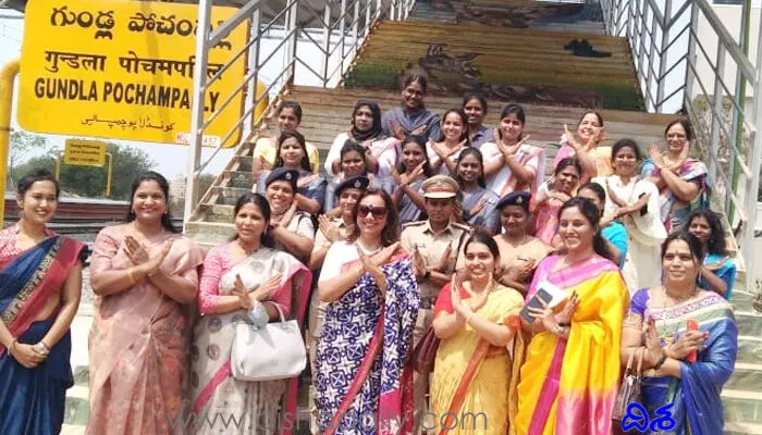 గుండ్ల పోచంపల్లి రైల్వే స్టేషన్లో ఇకపై అంతా మహిళా ఉద్యోగులే గుండ్ల పోచంపల్లి రైల్వే స్టేషన్లో ఇకపై అంతా మహిళా ఉద్యోగులే