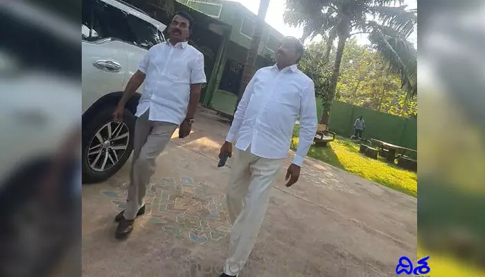 ఆ మాజీ మంత్రి భేటీల వెనుక రహ్యసం.. ఏమిటి? ఆ మాజీ మంత్రి భేటీల వెనుక రహ్యసం.. ఏమిటి?