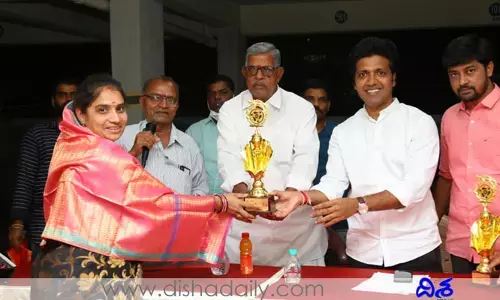 మహిళలు అన్ని రంగాల్లో రాణించాలి: విశాల్