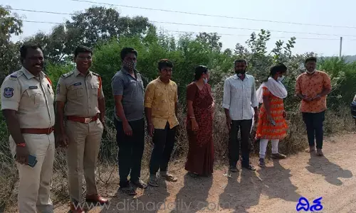 యువకుడి ప్రాణాలు కాపాడిన పోలీసులు.. దాని ఆధారంగా గుర్తించి.. లేదంటే..!