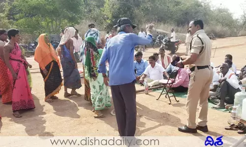 మీ పనుల వల్ల మా పంటలు ఎండుతున్నాయి: రైతులు