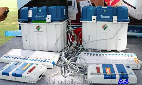 యూపీ ఎన్నికల అధికారిపై ఈసీ చర్యలకు ఆదేశం