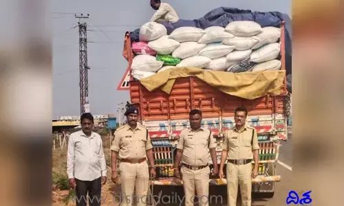 సరిహద్దు దాటుతున్న రేషన్ బియ్యం