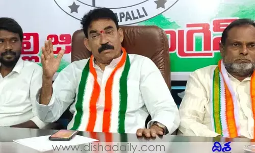 నిరుద్యోగులకు క్షమాపణ చెప్పాలి: కొమురయ్య