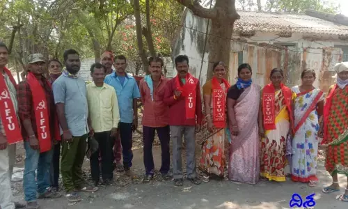 సింగరేణి కాంట్రాక్ట్ కార్మికుల నిరసన!