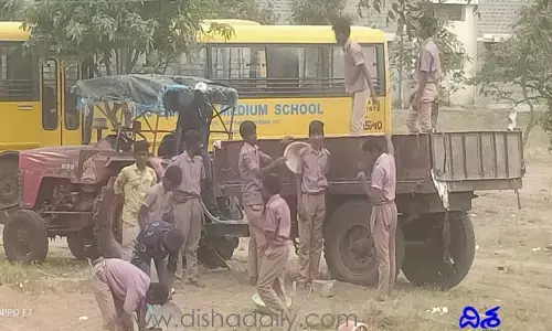 విద్యార్థులచే పారిశుద్ధ్య పనులా..?