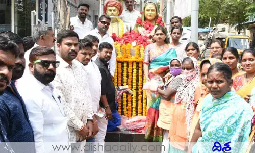 మహిళల ఆత్మగౌరవానికి ప్రతీక సావిత్రి బాయి పూలే