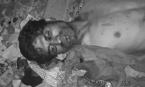 రైలు కింద పడి గుర్తు తెలియని వ్యక్తి ఆత్మహత్య!