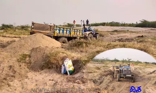 యథేచ్ఛగా ఇసుక రవాణా