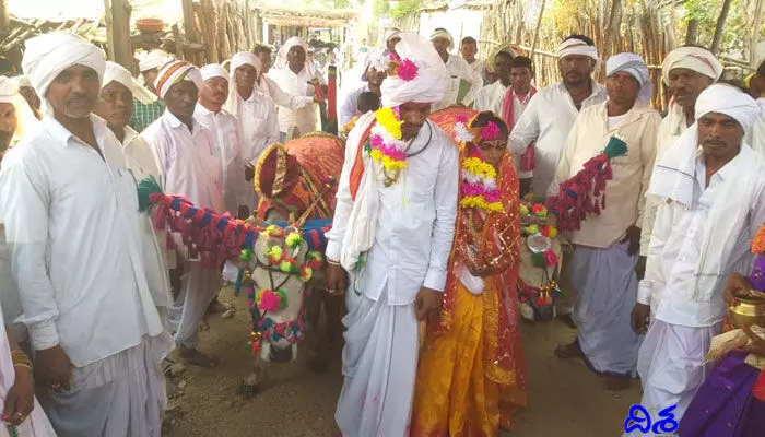 అల్లుడికి అదిరిపోయే కట్నం ఇచ్చిన మామ! అల్లుడికి అదిరిపోయే కట్నం ఇచ్చిన మామ!