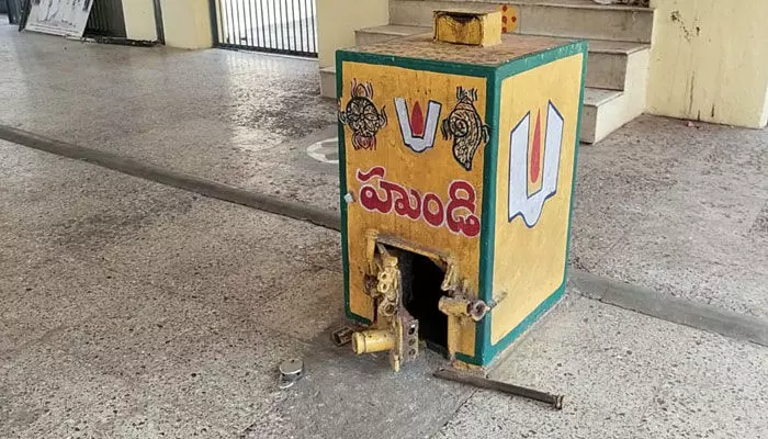 దారుణం.. ఆలయంలోనే ఆ పని దారుణం.. ఆలయంలోనే ఆ పని