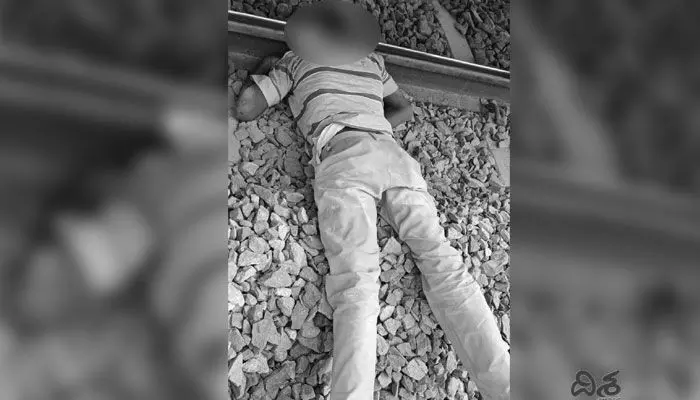 రైలు కింద పడి వ్యక్తి ఆత్మహత్య రైలు కింద పడి వ్యక్తి ఆత్మహత్య