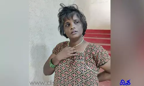 పోలీసుల చెంత మతిస్థిమితం లేని మహిళ