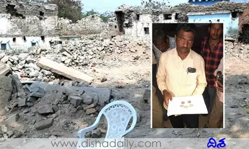 కూలిన ఇంట్లో వెండి నాణేలు.. అక్కడ ఇప్పుడే ఇల్లు కట్టొద్దని ఎమ్మార్వో హుకుం